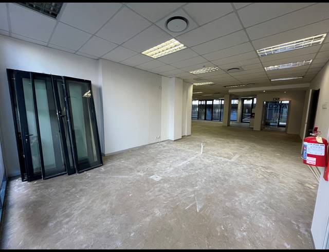 236M² OFFICE TO LET IN WOODSTOCK